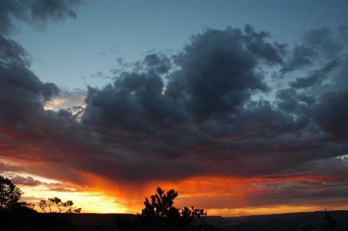 A nice rich orange sky over the Grand Canyon. Arizona (2007)