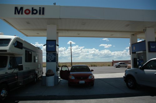 Filling up after leaving the Meter Crater. Gasoline was cheap, the whole journey from San Francisco to Chicago cost around £176 in Gas! We did 3638 miles in total! Another reason why England is such a rip-off dump. Arizona (2007)