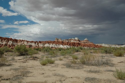 Pretty coloured rocks, we were too worried about being in the middle of nowhere to enjoy them properly. Arizona (2007)